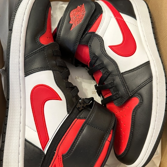 Air Jordan 1 HI Flyease 10.5 - Picture 2 of 3